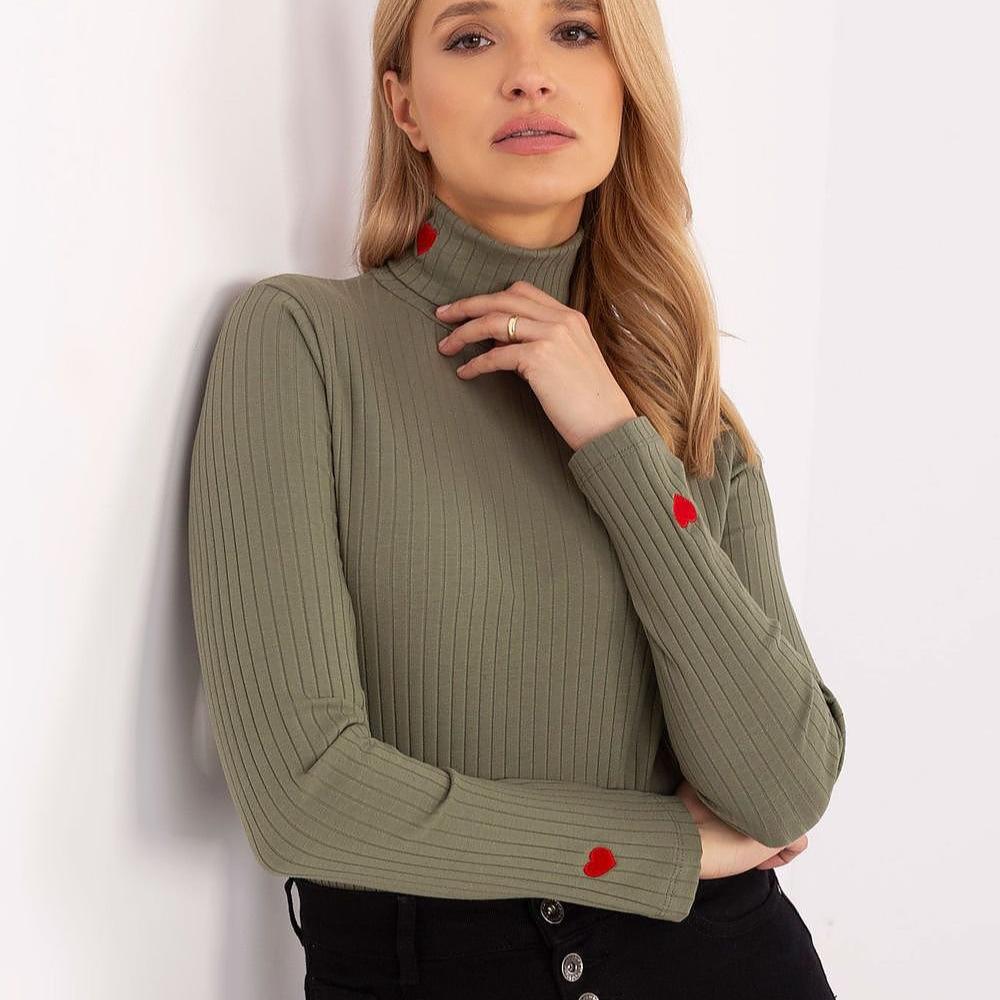 ModeGeist | Gerippte Bluse Hoher Kragen Dekorative Details