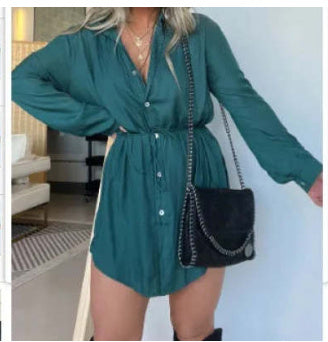 Lynda Jumpsuit mit Knopfleisten: Modisches Hemdkleid