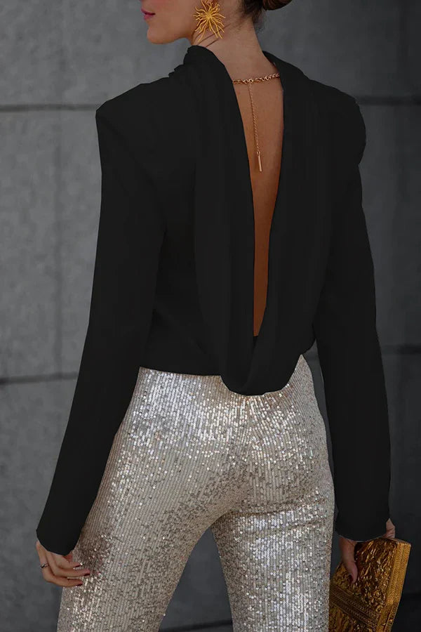 TARA Bluse: Drapierte Oberbekleidung mit Kettenrückendetail