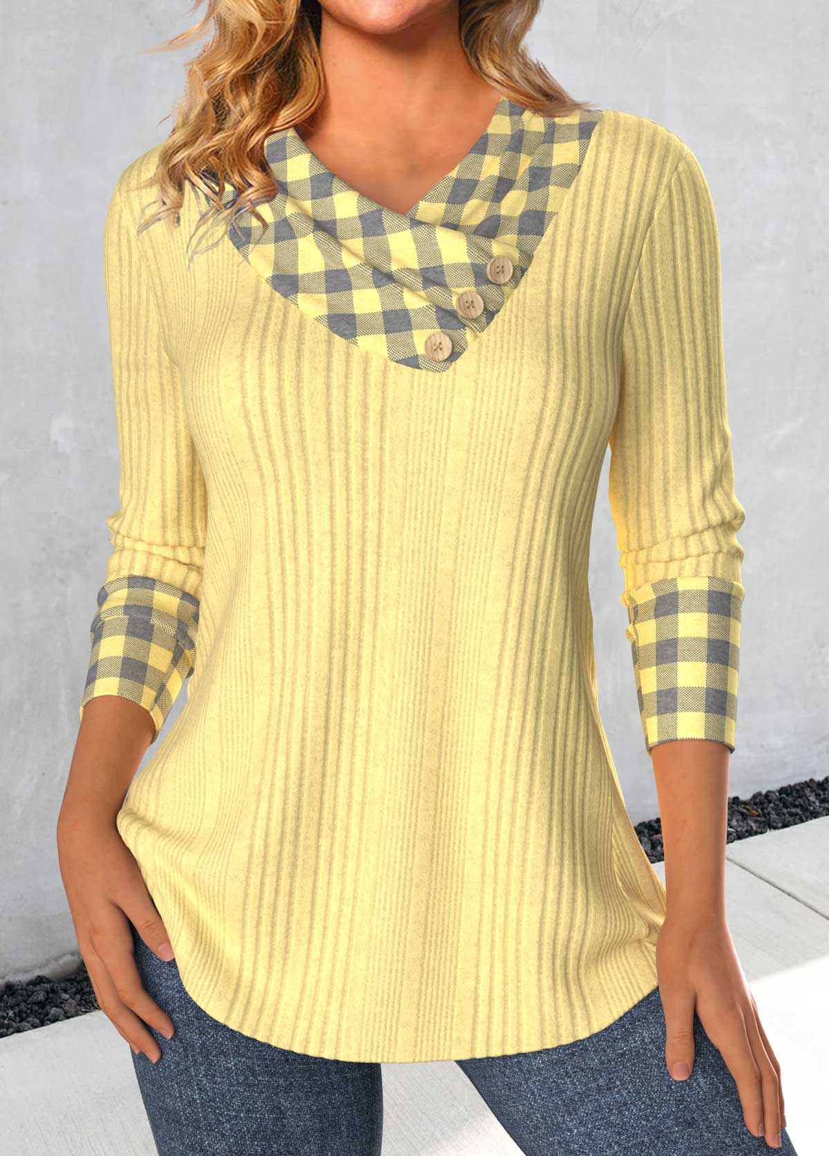 Damenoberteil Fudus: Sweatshirt mit Karo-Patchwork und asymmetrischem Ausschnitt