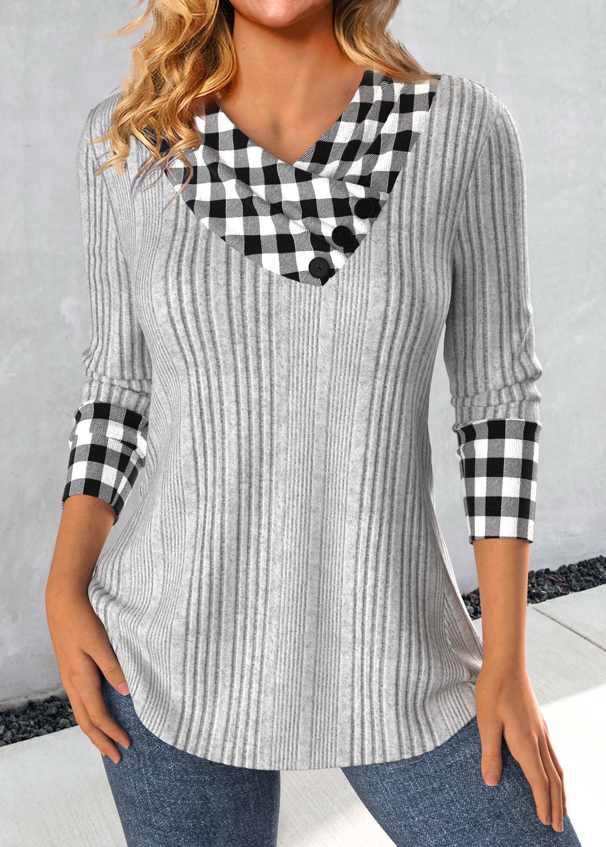 Damenoberteil Fudus: Sweatshirt mit Karo-Patchwork und asymmetrischem Ausschnitt