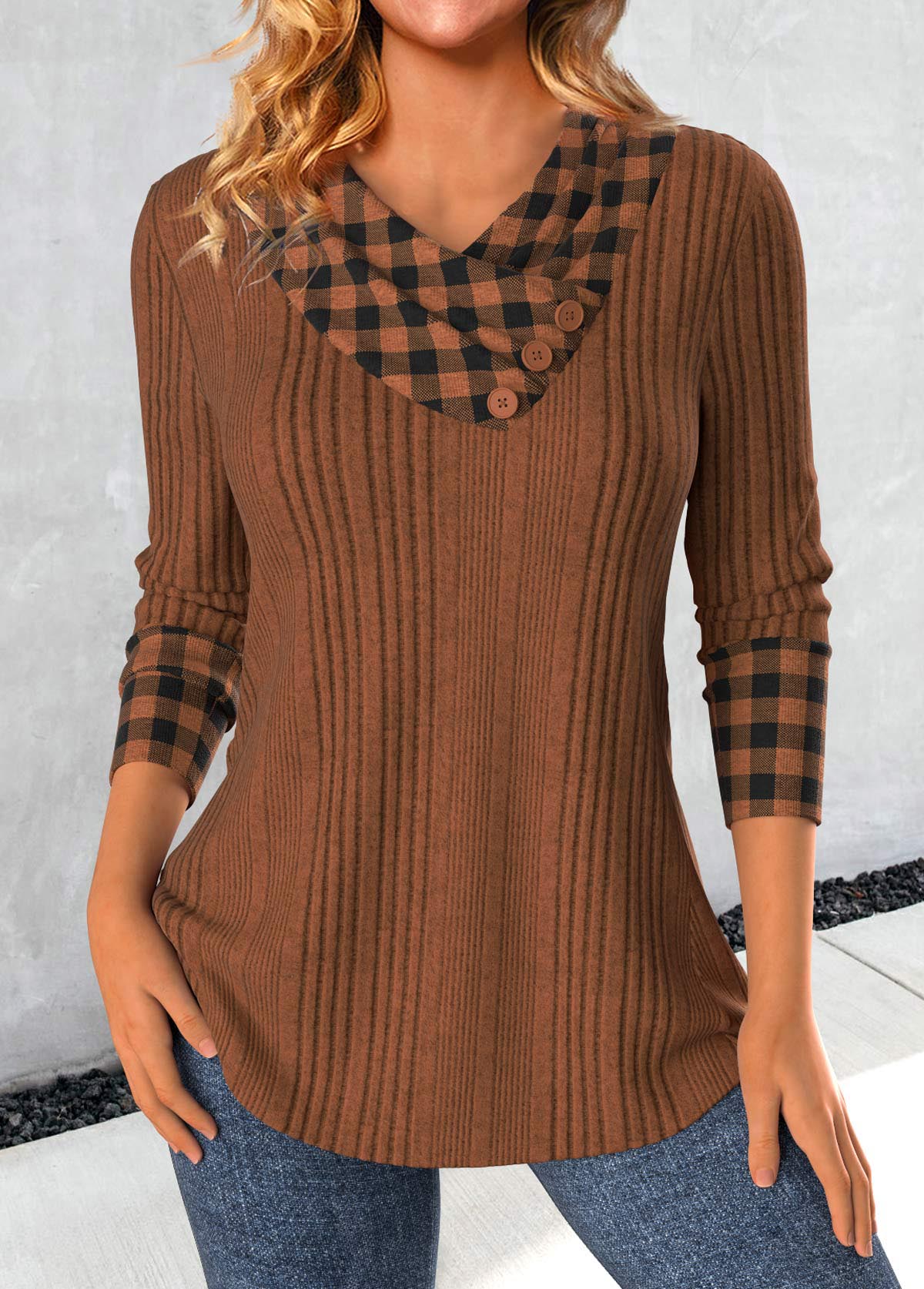 Damenoberteil Fudus: Sweatshirt mit Ausschnitt und Karomuster-Patchwork