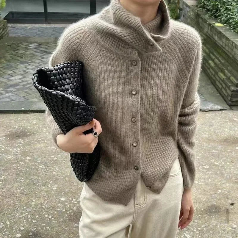 ModeGeist | Strickrollkragenpullover mit Knöpfen