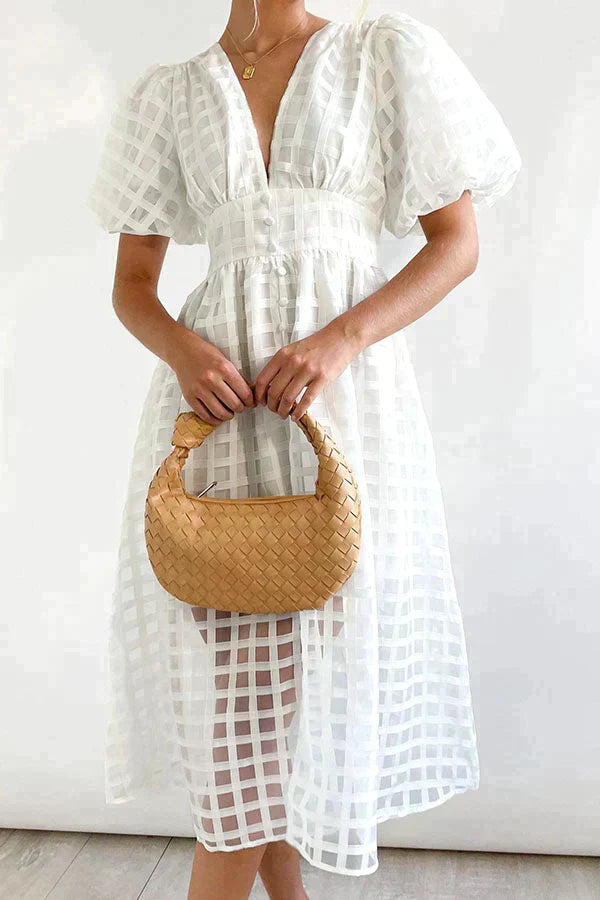 Stilvolles Alina Kleid mit weiten Ärmeln, einzigartig im Design