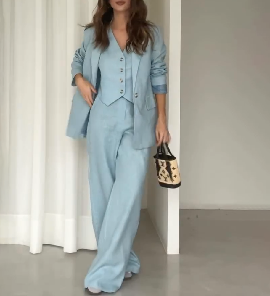 ModeGeist | Blauer Damenblazer mit Hose und Weste