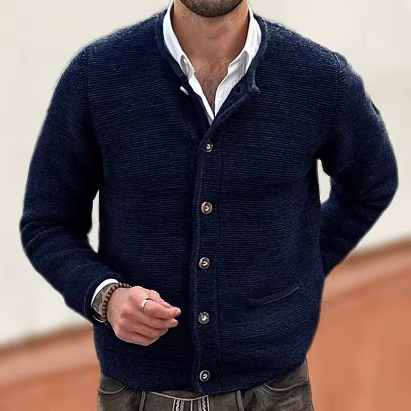Strickjacke Bergen: Enge, geknöpfte Jacke