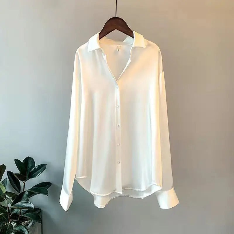 Edle Satinbluse mit langen Ärmeln