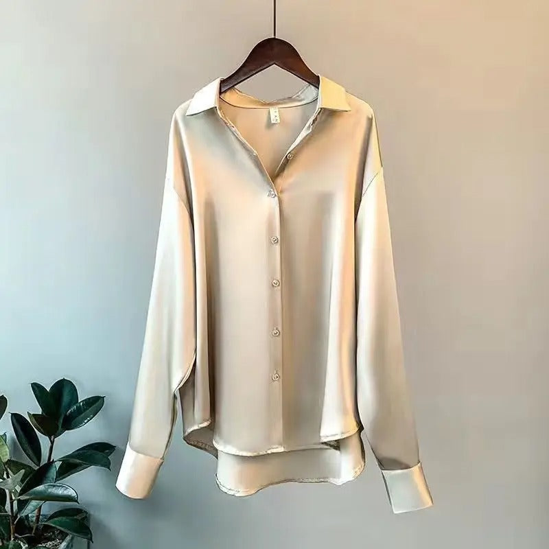 Edle Satinbluse mit langen Ärmeln