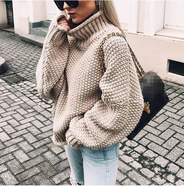 Großer Pullover mit Rollkragen