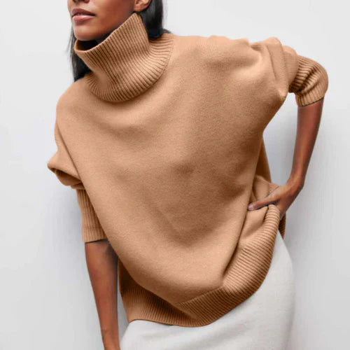 Großer Pullover mit hohem Kragen von MONIKA