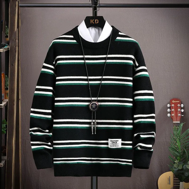 Herrenpullover im klassischen Rippenstrick