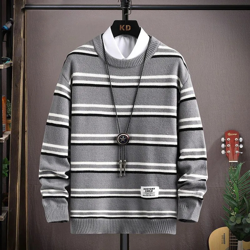 Herrenpullover im klassischen Rippenstrick