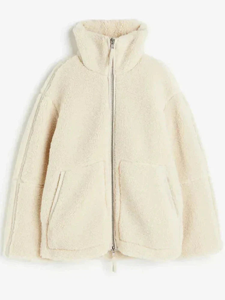 ModeGeist | und Kaffee Lammwolljacke für Damen - fluffig und trendy