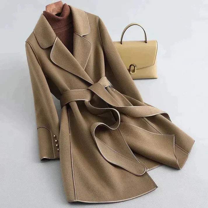 ModeGeist | Trenchcoat mit Eleganter Form