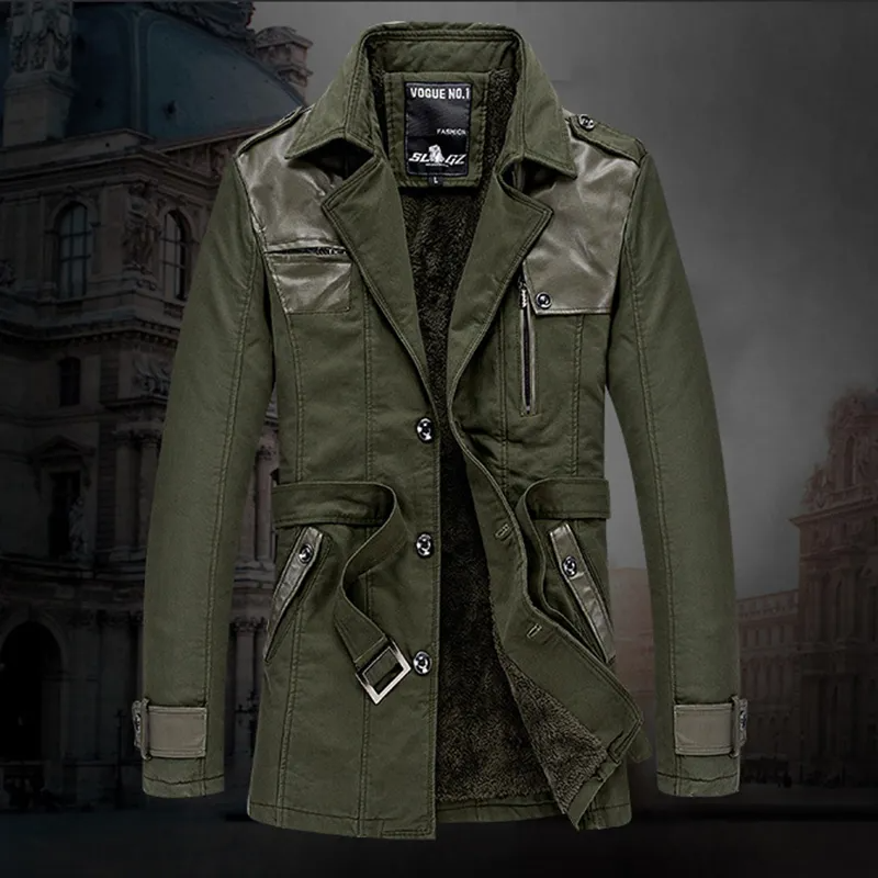 Herren-Trenchcoat mit Gürtel, isoliert
