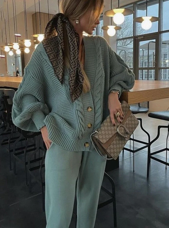 ModeGeist | Wollmix Damen Strickkleidung Satz mit Übergröße Cardigan