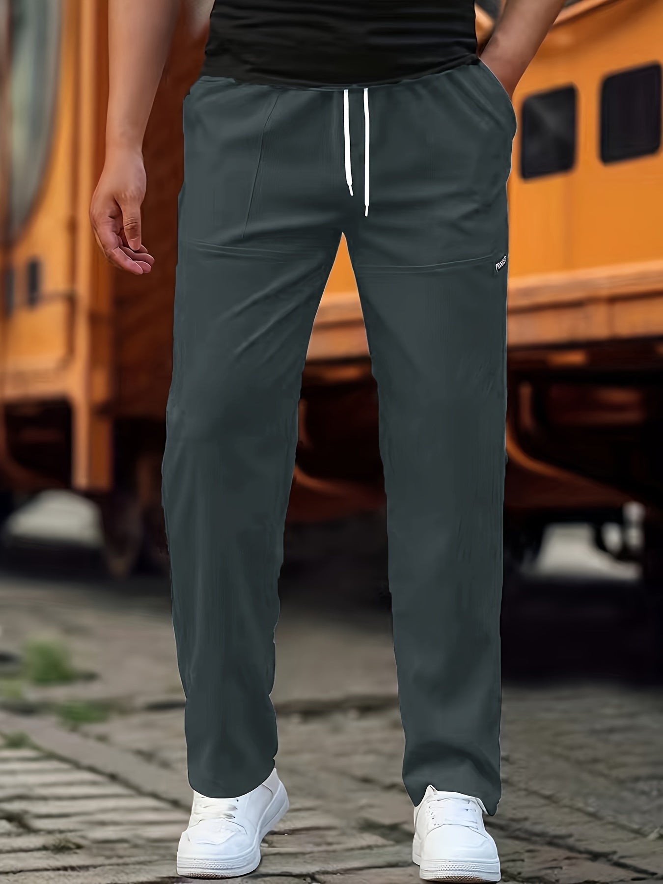 Herrenhose mit Kordelzug im sportlichen Schnitt