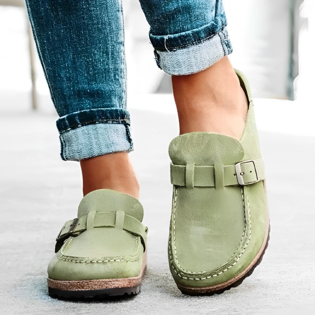 ModeGeist | Bequeme Slipper mit Schnallenverschluss