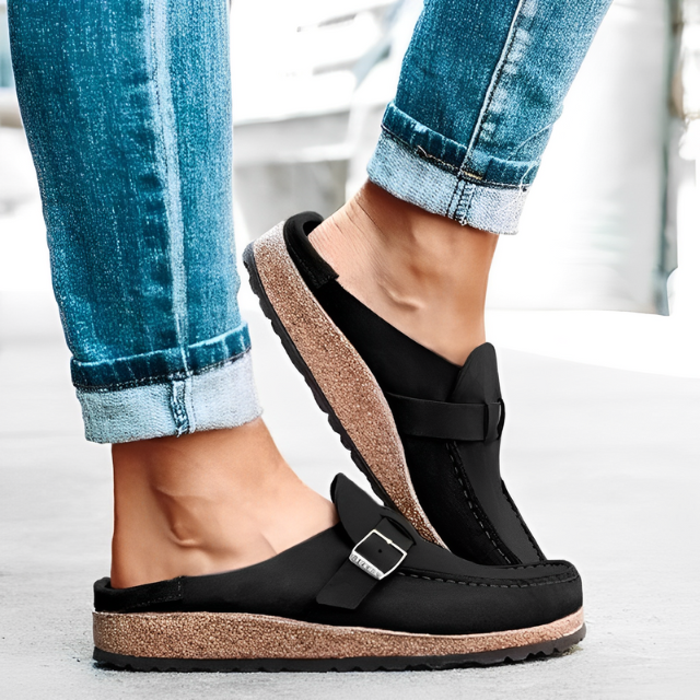 ModeGeist | Bequeme Slipper mit Schnallenverschluss