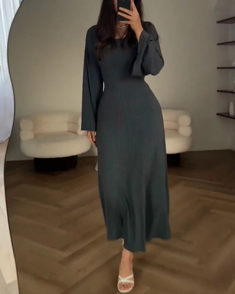 Langärmliges, elegantes Kleid von Deina