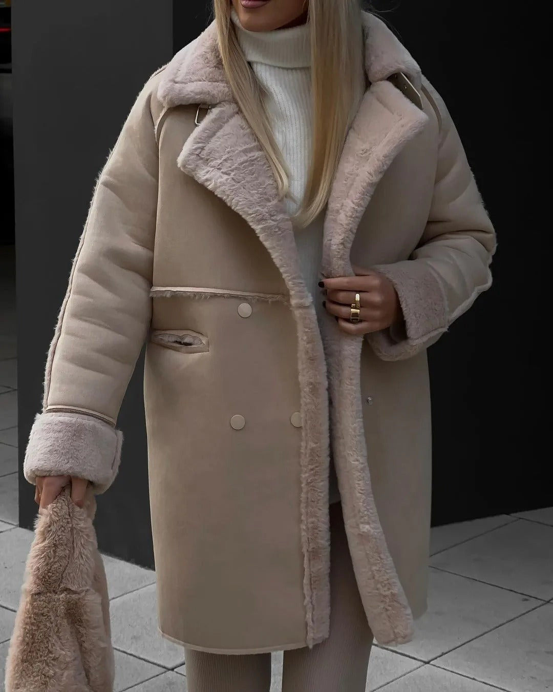 ModeGeist | Kuscheliger Mantel mit Shearling Futter in Übergröße
