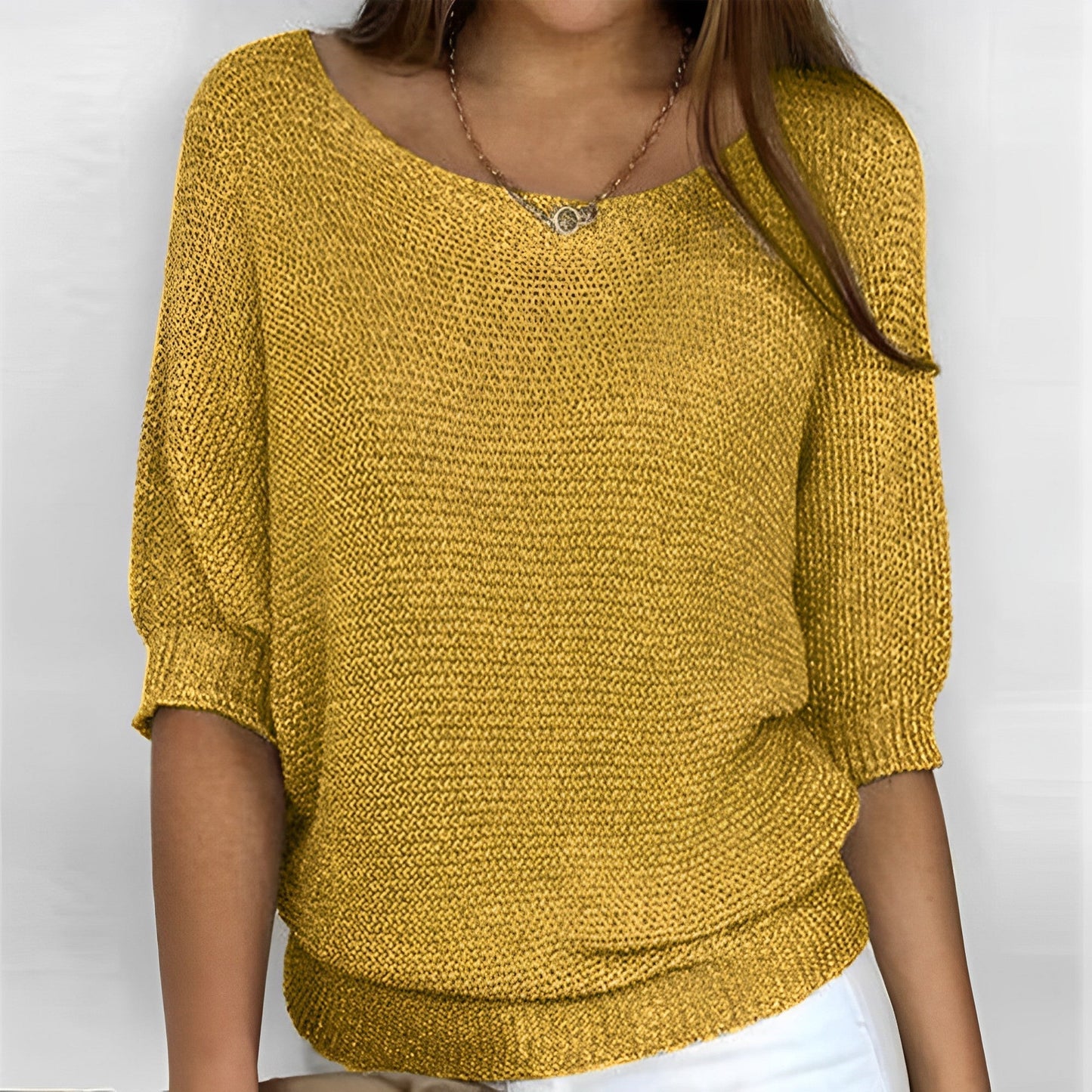 Elegantes Pullover-Shirt von Leonie mit Halfter-Ausschnitt