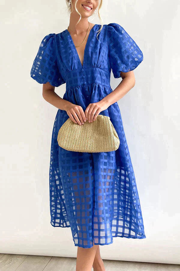 Stilvolles Alina Kleid mit weiten Ärmeln, einzigartig im Design
