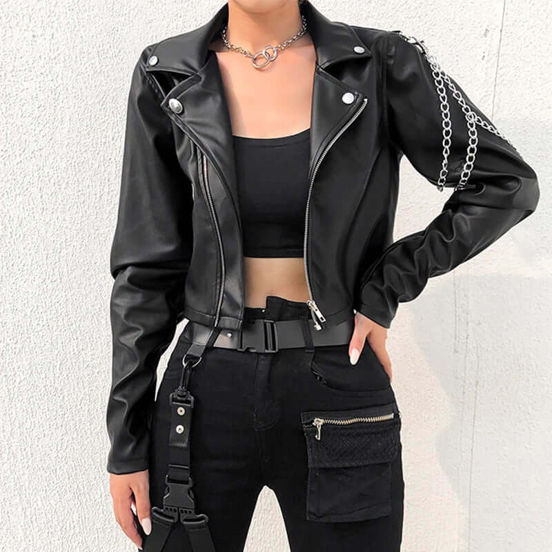 ModeGeist | Damen Slim Fit PU-Lederjacke mit silbernen Ketten