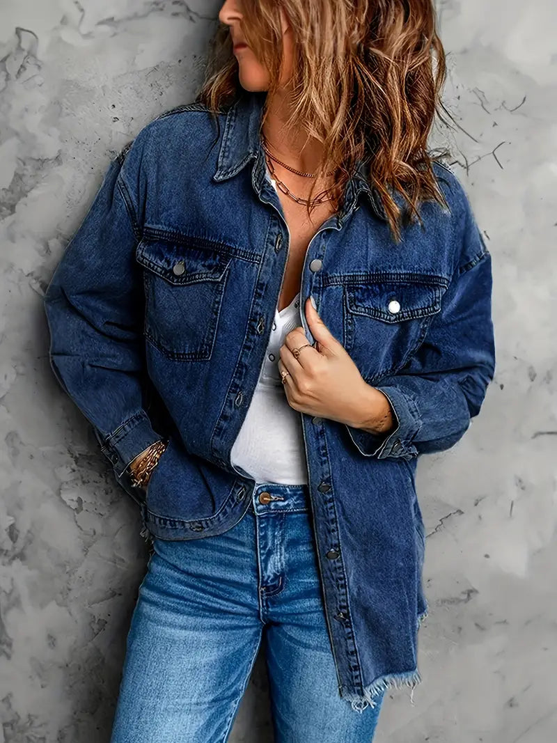 Biltia Denimjacke mit ausgefransten Säumen, Revers und Pattentaschen