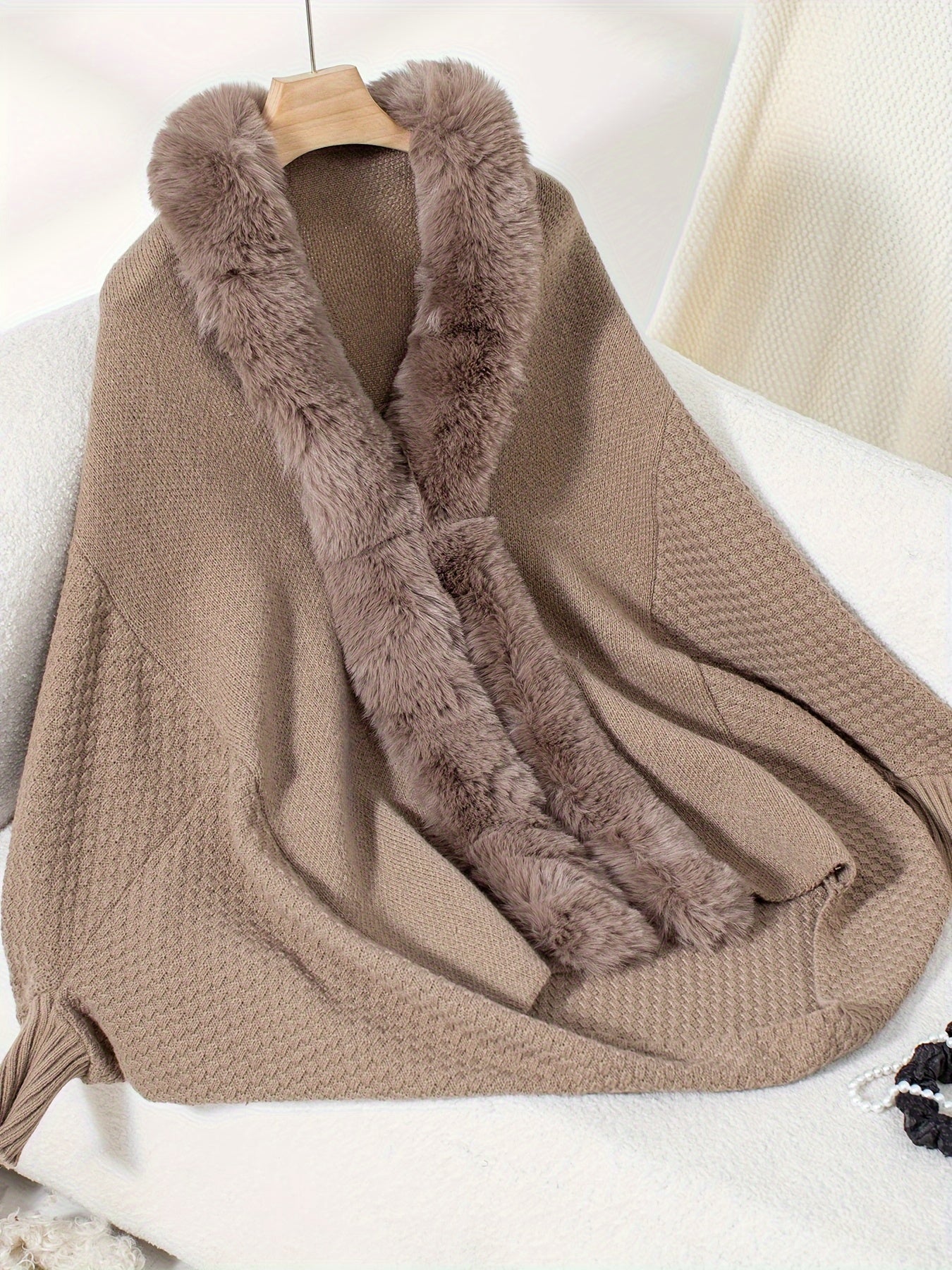 ModeGeist | Faux Fur Cardigan mit Schal Kragen Akryl Warm und Elegant