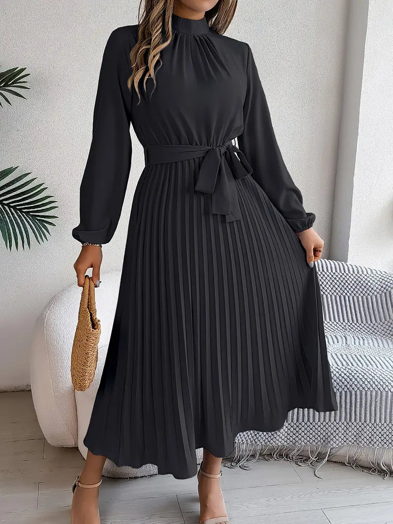 ModeGeist | Schlichtes Kleid mit Stehkragen und Plissiertem Gürtel