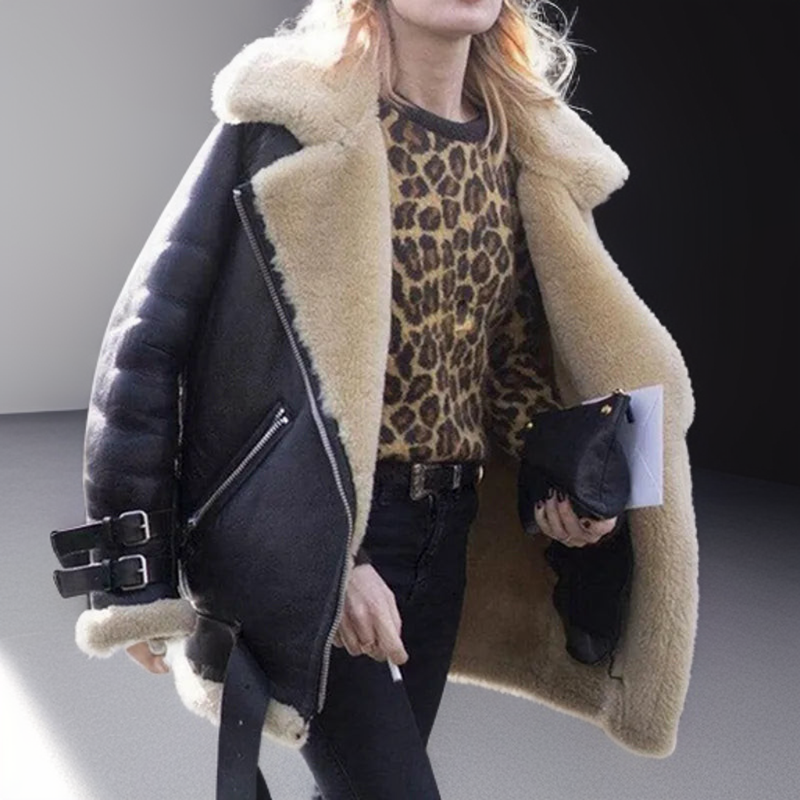 ModeGeist | Modische Jacke mit Lederbefestigungen für Frauen