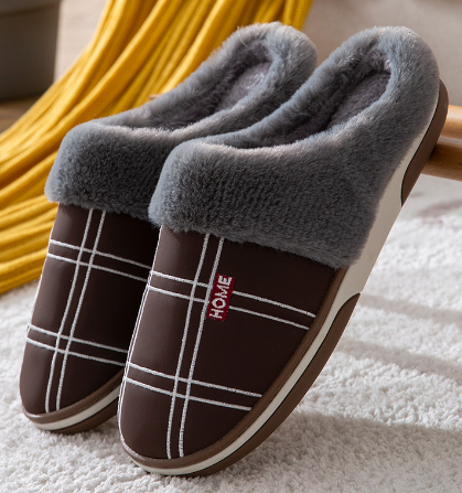 Herrenschuhe aus Plüsch mit Karomuster