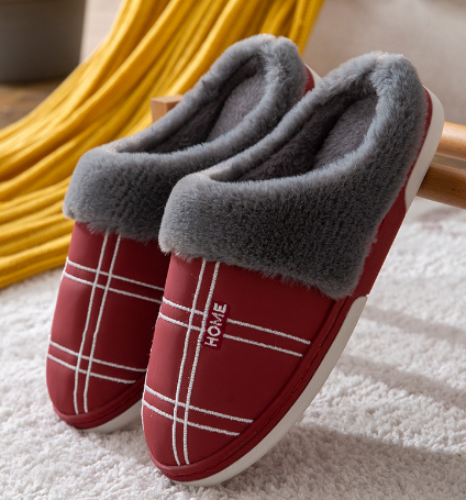 Herrenschuhe aus Plüsch mit Karomuster