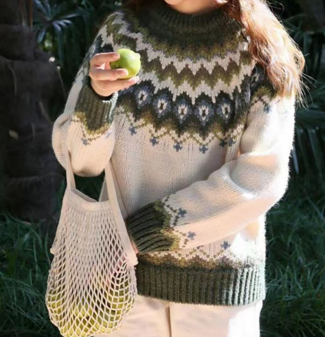 Damenpullover im klassischen Fair-Isle-Strickmuster
