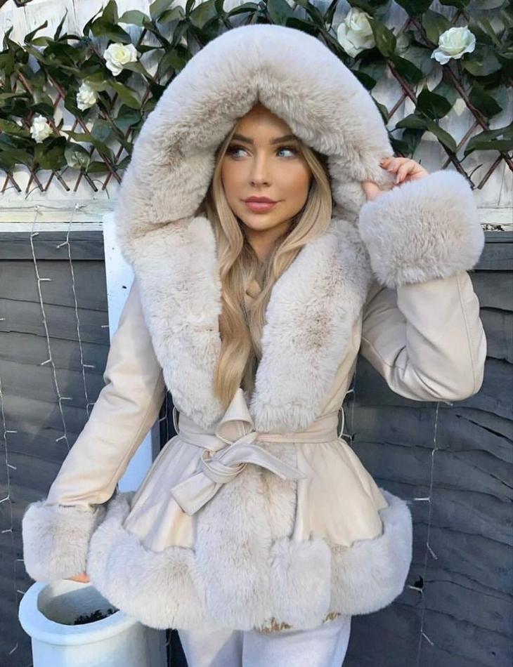 ModeGeist | Damen Winterjacke mit Kunstfell und Gürtel