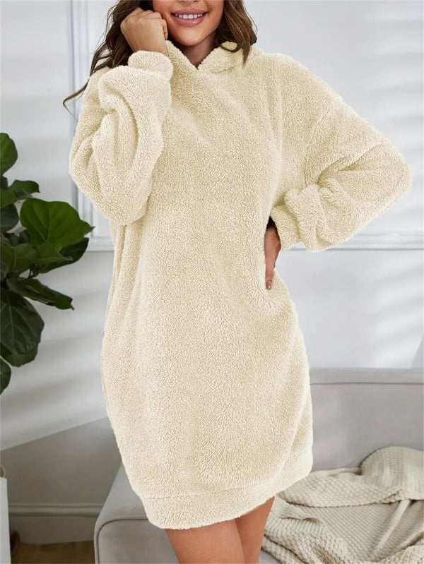 ModeGeist | Übergröße Teddy Sweatkleid mit Kapuze