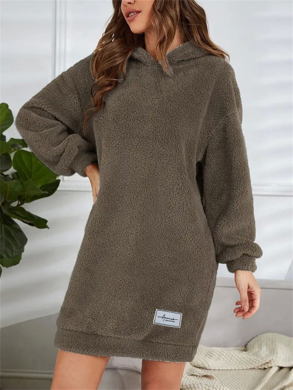 ModeGeist | Übergröße Teddy Sweatkleid mit Kapuze