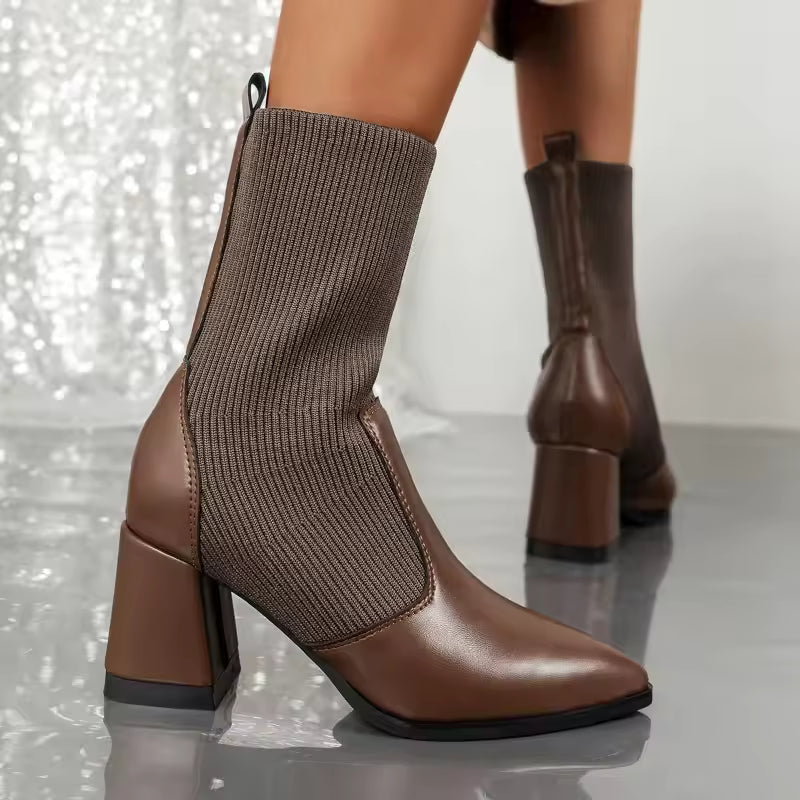ModeGeist | Stiefeletten – Spitz Zulaufend – Stricksocken-Obermaterial – Blockabsatz – Schmaler Schnitt