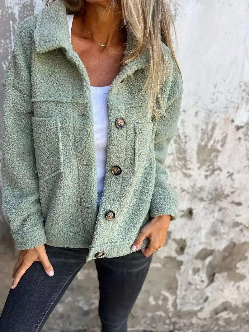ModeGeist | Jacke - Übergröße - Plüschstoff - Knopfverschluss - Großer Kragen - Lässig