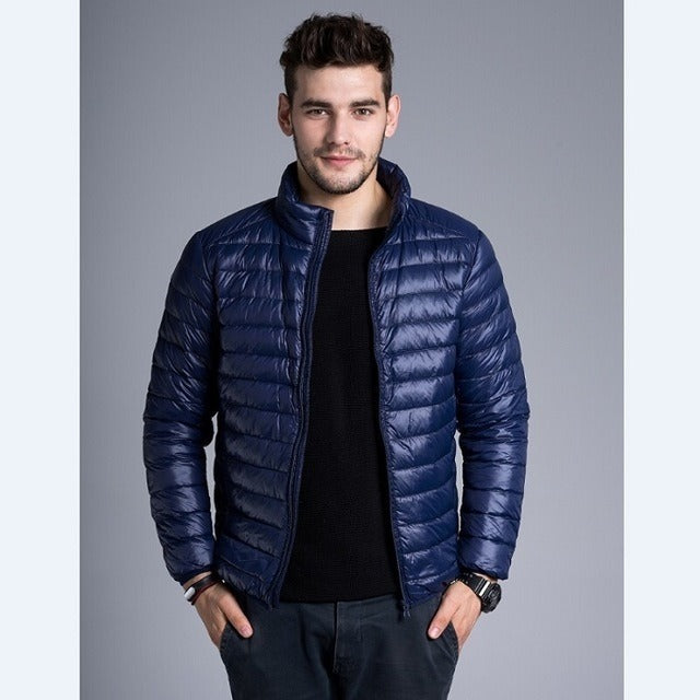 ModeGeist | Gepolsterte leichte Herrenjacke mit Kapuze und Reißverschluss