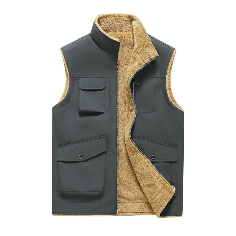 ModeGeist | Mit fleecegefütterter Herren Bodywarmer mit mehreren Taschen im Outdoor-Stil