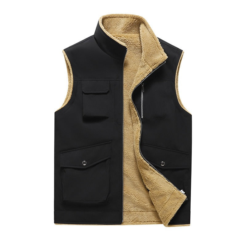 ModeGeist | Mit fleecegefütterter Herren Bodywarmer mit mehreren Taschen im Outdoor-Stil