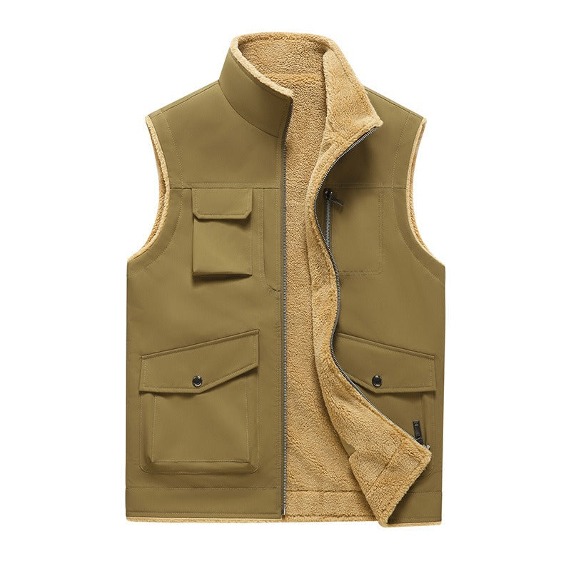 ModeGeist | Mit fleecegefütterter Herren Bodywarmer mit mehreren Taschen im Outdoor-Stil