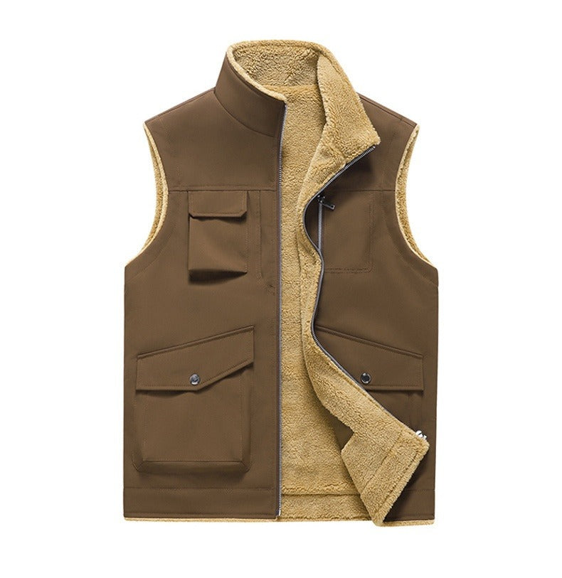 ModeGeist | Mit fleecegefütterter Herren Bodywarmer mit mehreren Taschen im Outdoor-Stil