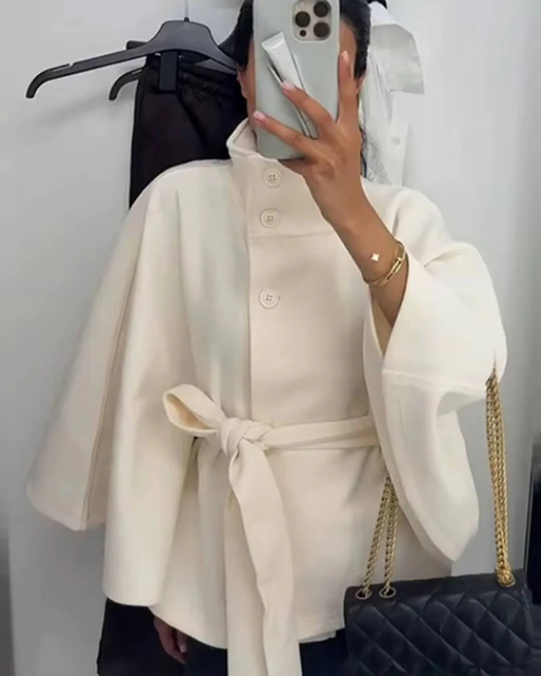 ModeGeist | Hochkragen Gürteltaschen Cape Jacke Knopf Umhängemantel