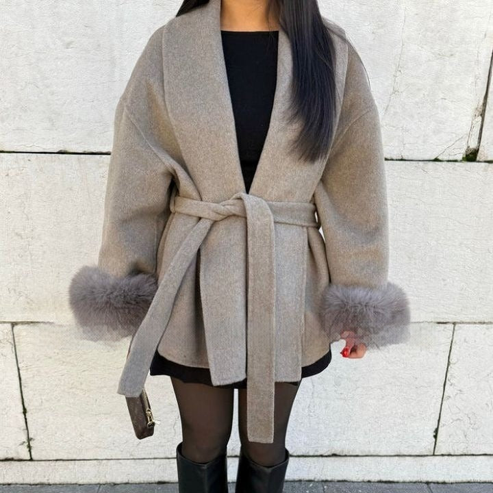 ModeGeist | Wolle Damenjacke mit weiten Ärmeln und Teddykragen