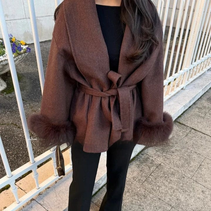 ModeGeist | Damen-Wollmantel mit weiten Ärmeln und Teddy-Puffern Carmela