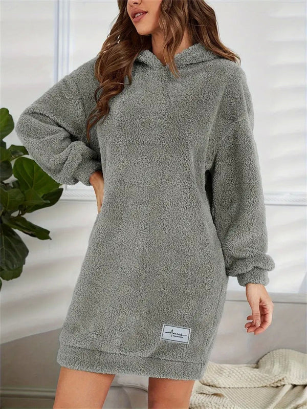 ModeGeist | Übergröße Teddy Sweatkleid mit Kapuze