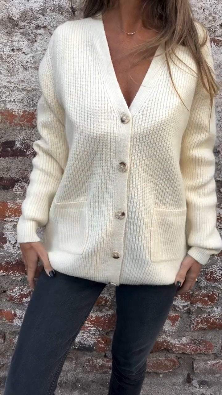 ModeGeist | Strickjacke mit Knöpfen Weicher Komfort Zeitloses Design